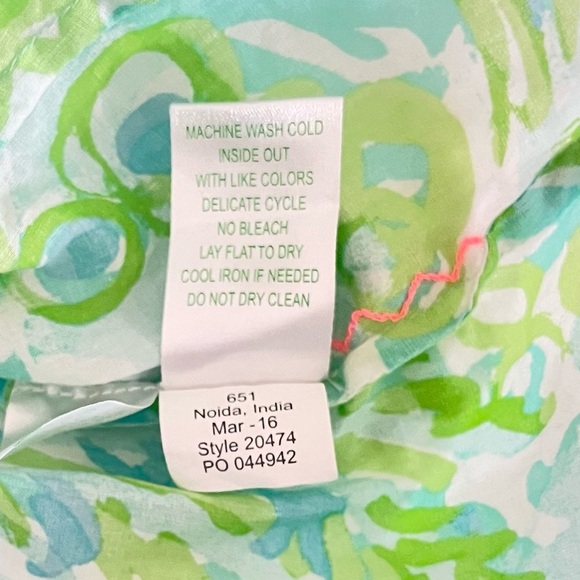 Lilly Pulitzer Sea Breeze Tunic Any Fins Possible - Picture 8 of 8